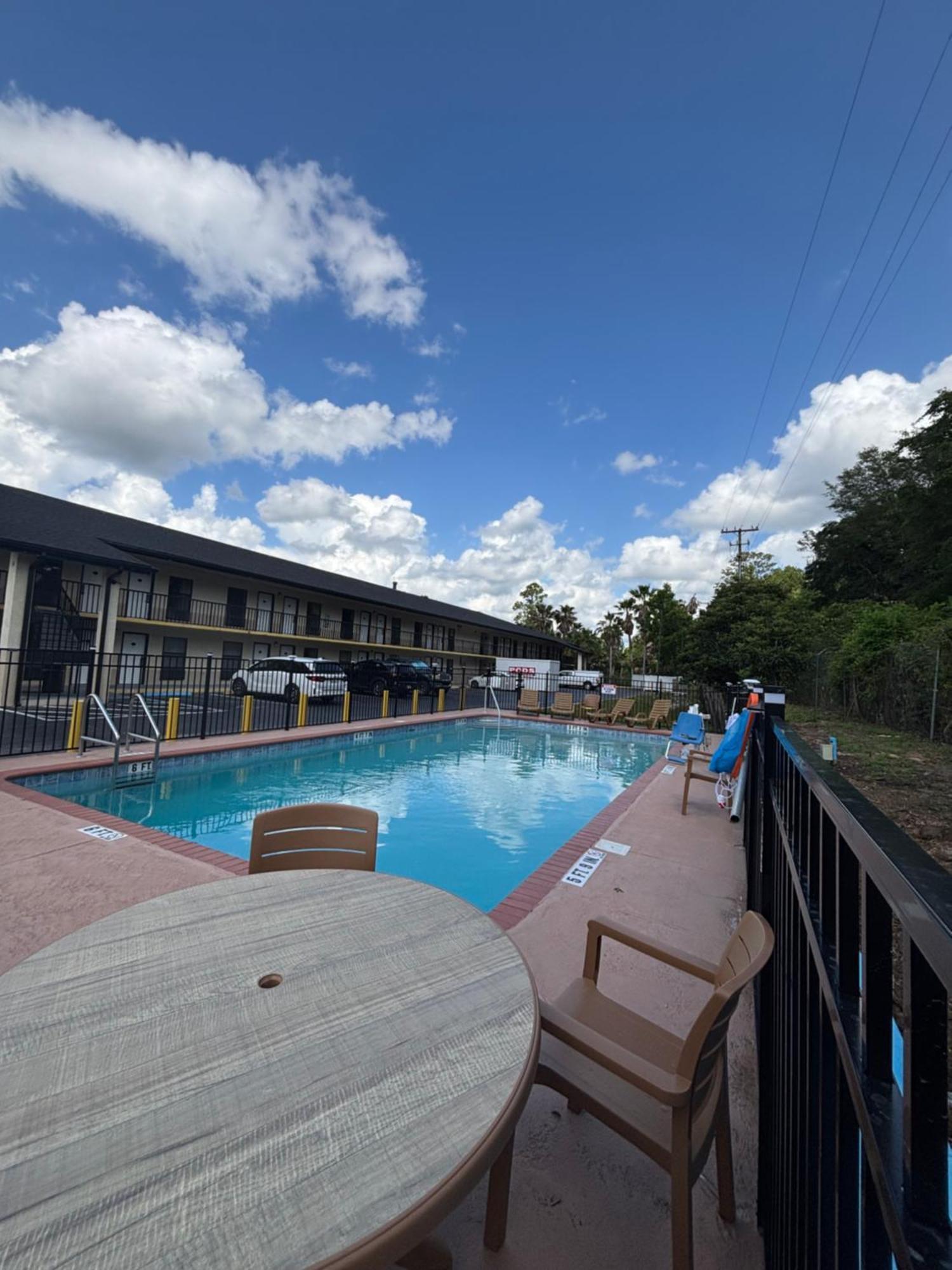 High Springs Inn Soon To Be Clarion Pointe Alachua Extérieur photo