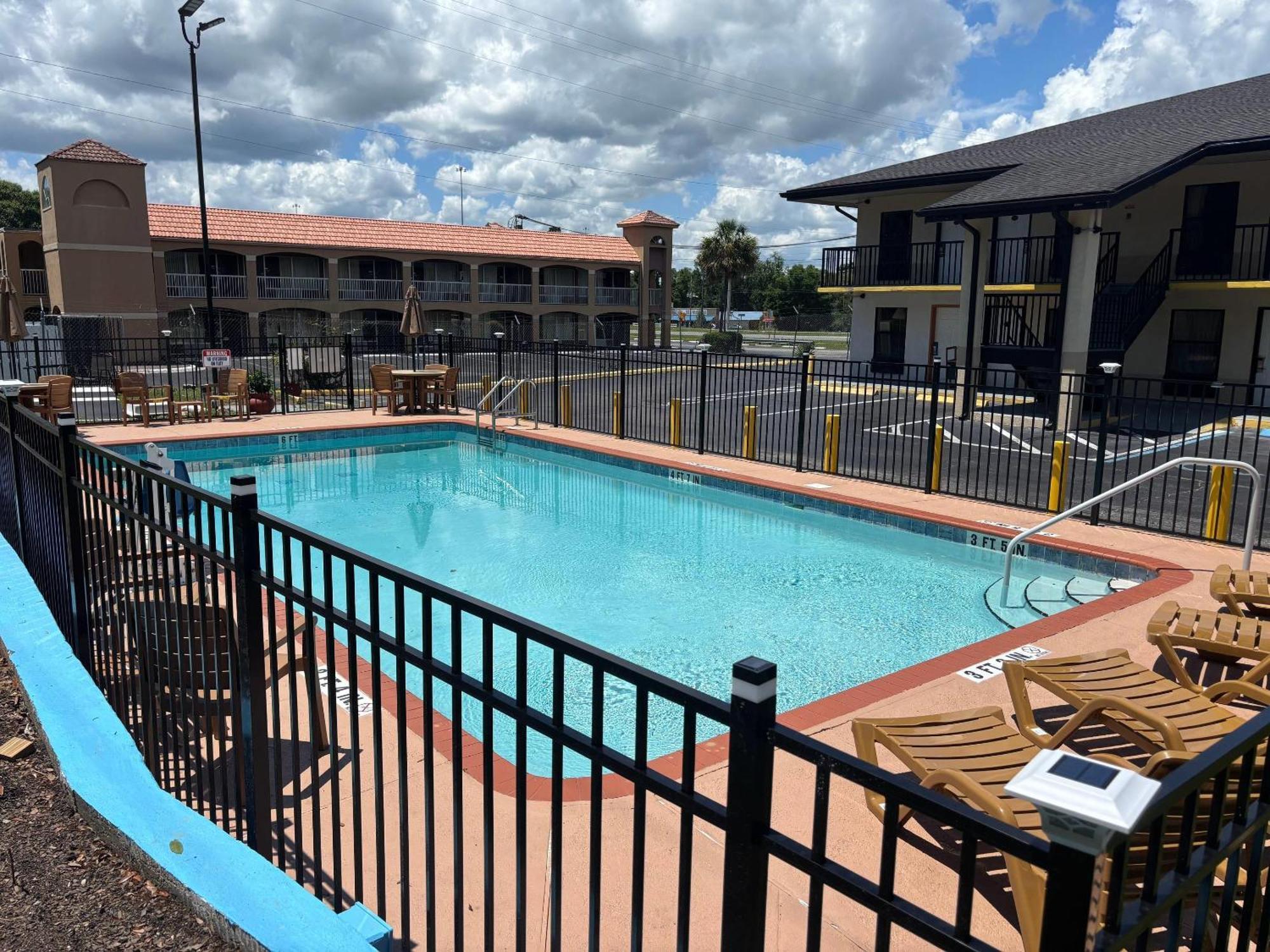 High Springs Inn Soon To Be Clarion Pointe Alachua Extérieur photo