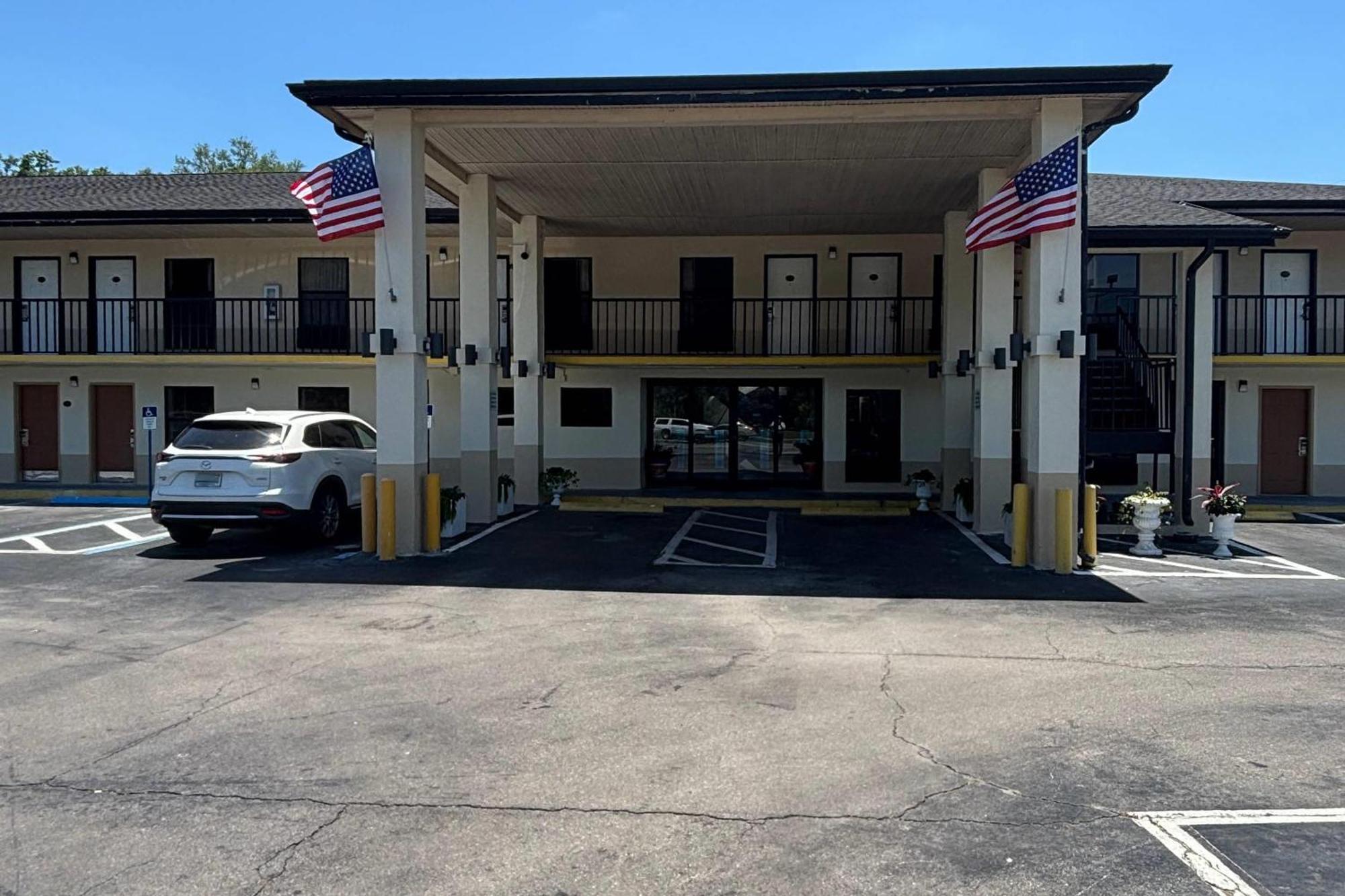 High Springs Inn Soon To Be Clarion Pointe Alachua Extérieur photo